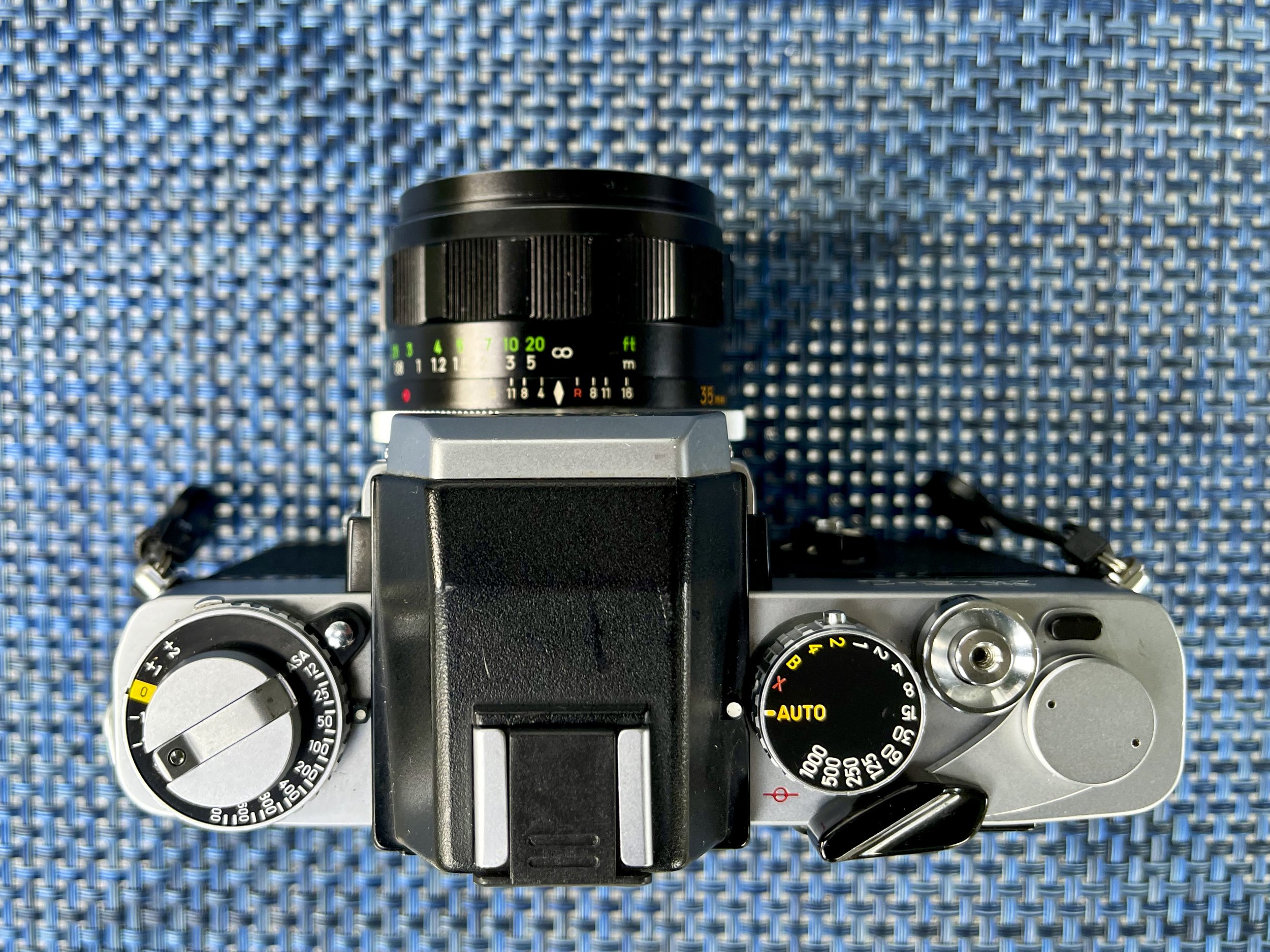 Technical and hands-on review of the Minolta XE, aka XE-1